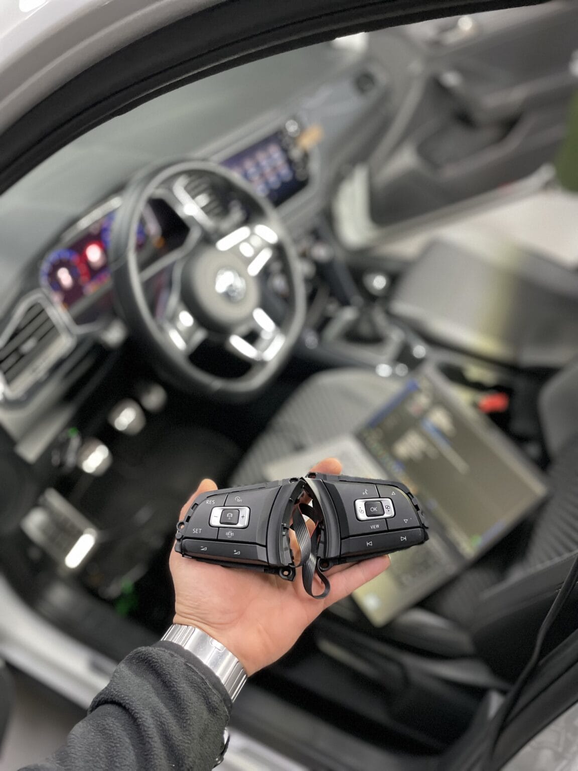 cruise control inbouwen t roc Inbouw/retrofit Adaptive Cruise Control (ACC)